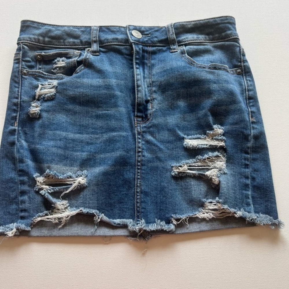 EUC American Eagle Distressed Denim Mini Skirt Size 10 🔥🔥 (D2)